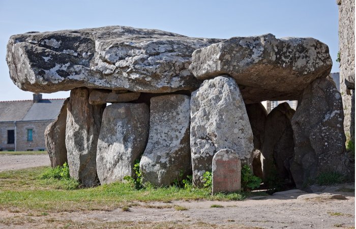 Megalithic Tomb In France Reveals What Caused The Neolithic Decline In Northern Europe 5,000 Years Ago